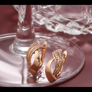 👑rose gold plated earrings👑